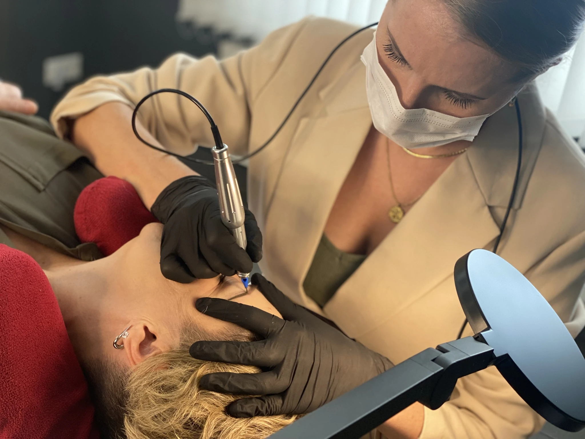 Pigmentierungsprozess beim Permanent Make-up in Berlin